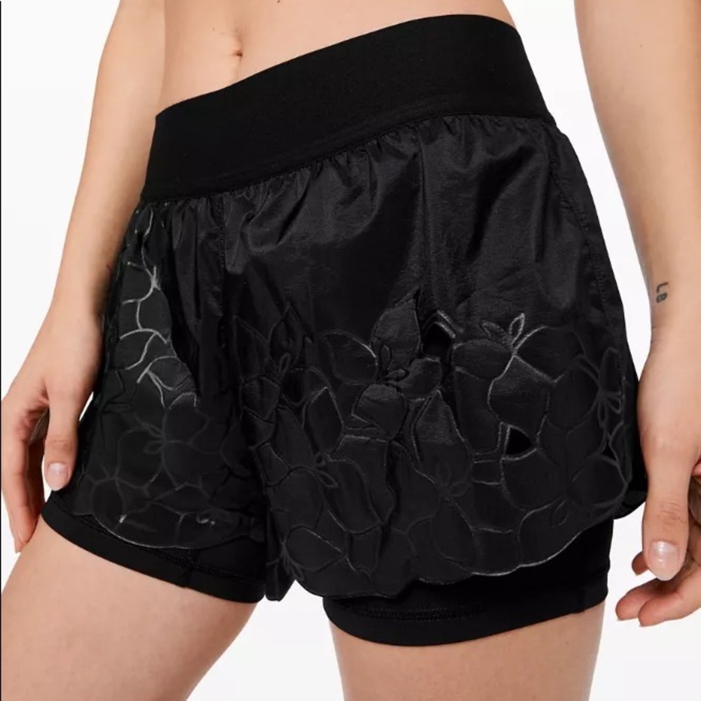 Lululemon Fabled Forest Short Size 10 Black